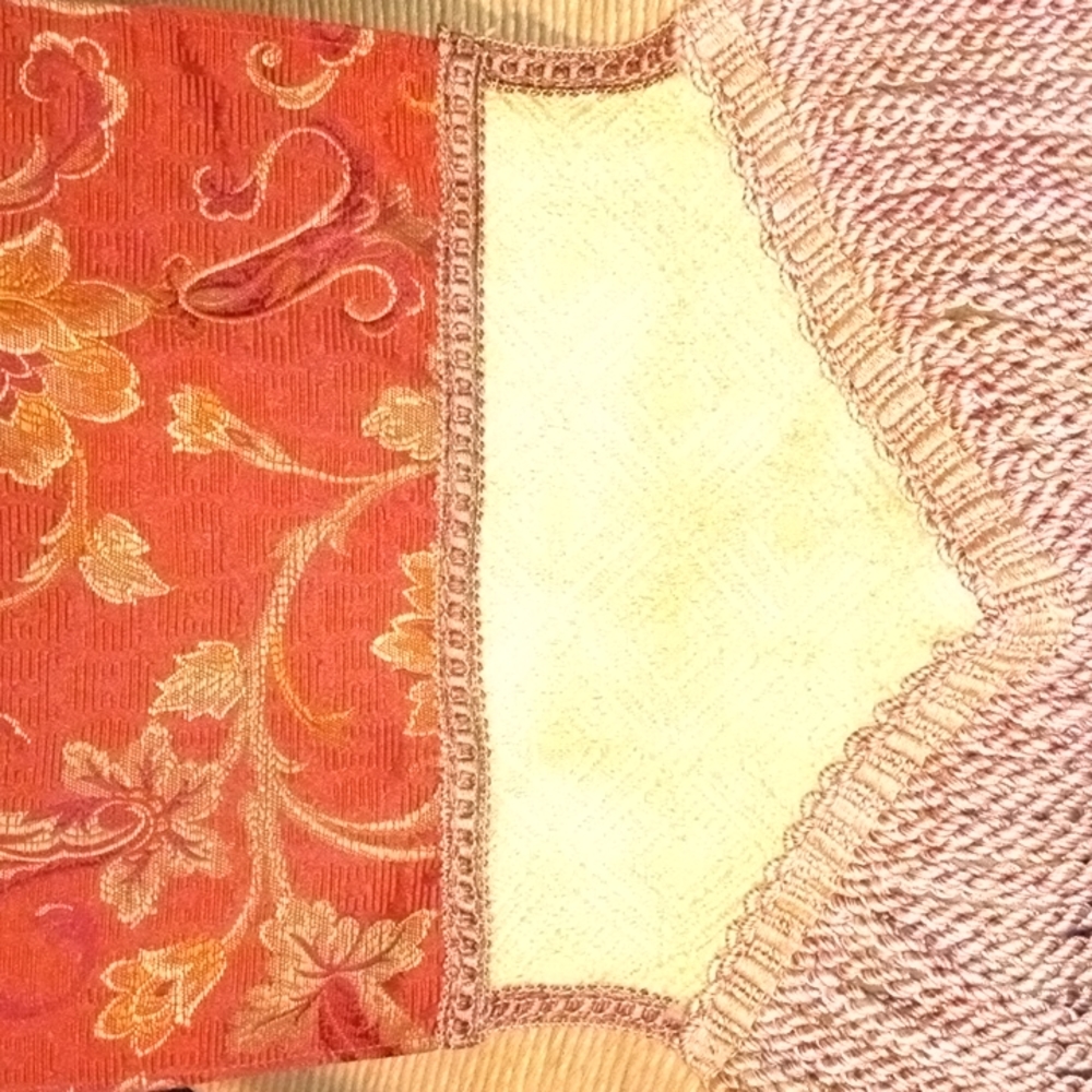 Gorgeous Table Runner - Picture 3 of 5